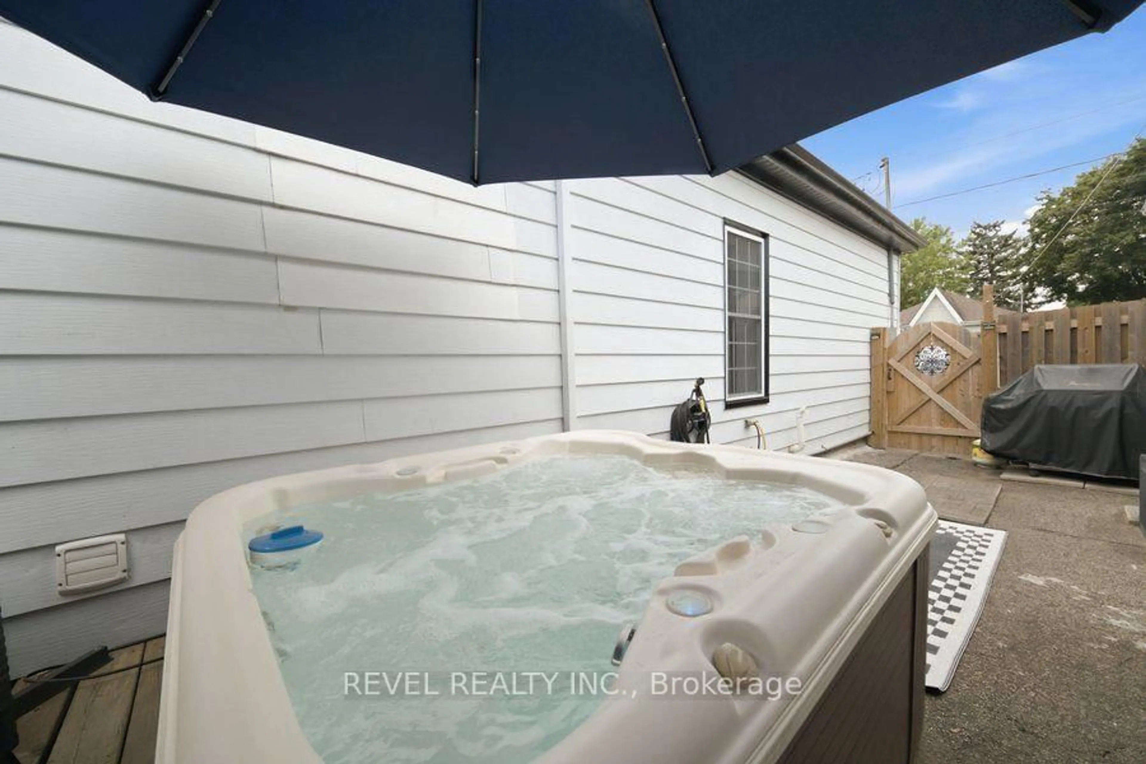 trreb/IMG-X13798084_3c069a09-dfe0-46b6-9e5c-8b58c472f7ba-l.jpg
