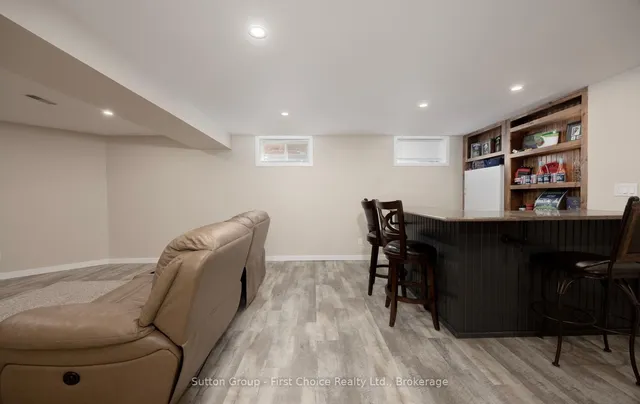 259 Briarhill Dr, Stratford 5