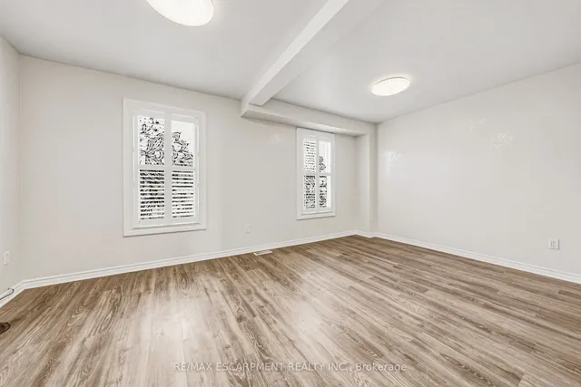 218 Grosvenor Ave, Hamilton 4