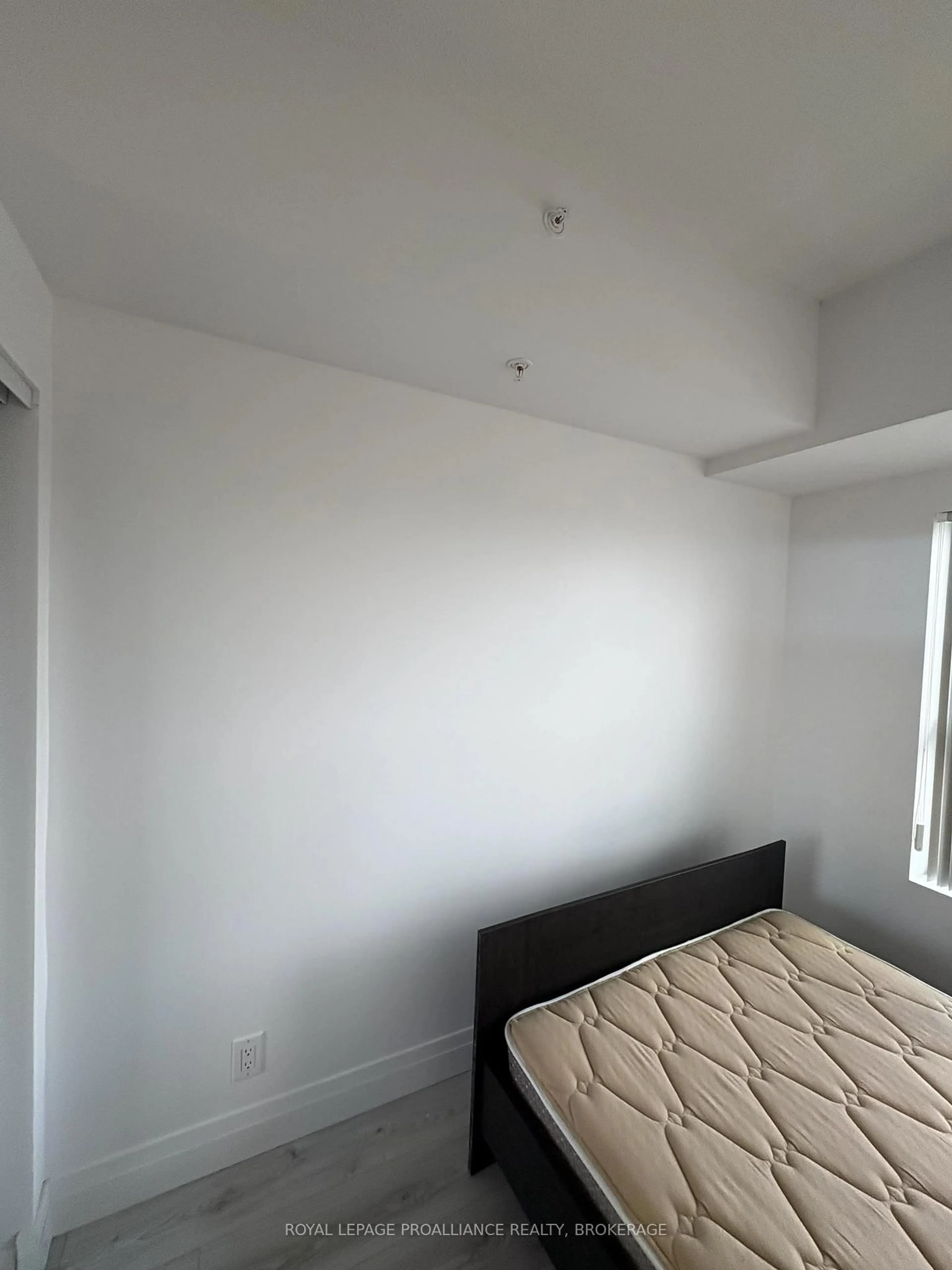 trreb/IMG-X13798848_e06261f1-f7d1-417e-98d6-42fcdbe98d16-l.jpg