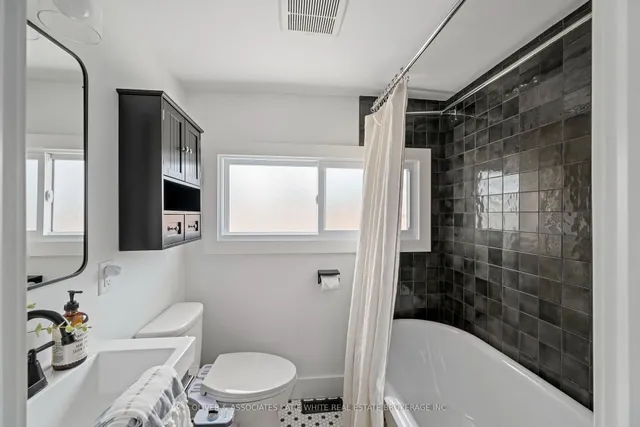 386 Mornington Ave, London East 2