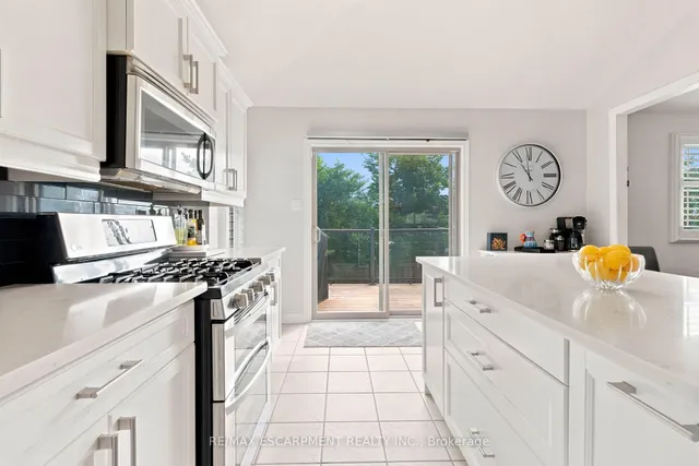 33 Stratford Terr, Brantford 4