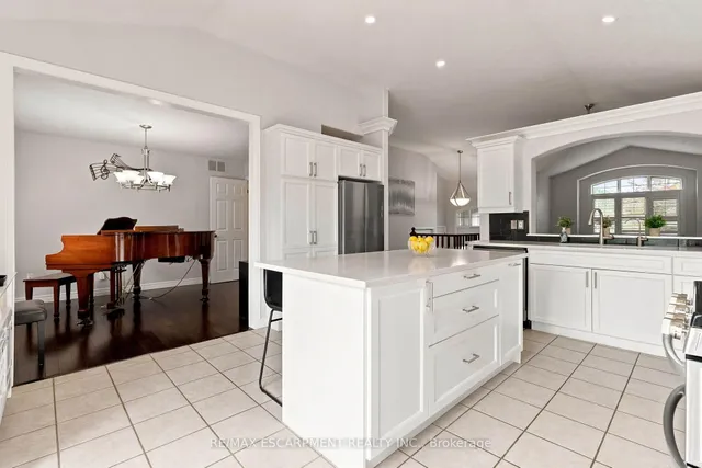 33 Stratford Terr, Brantford 5