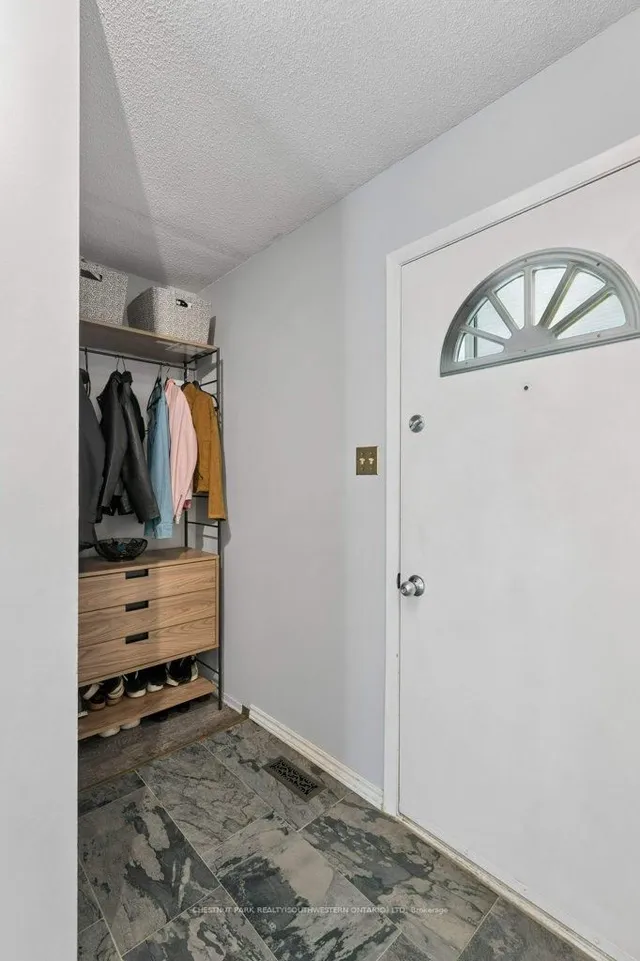 255 Northlake Dr #4, Waterloo 5