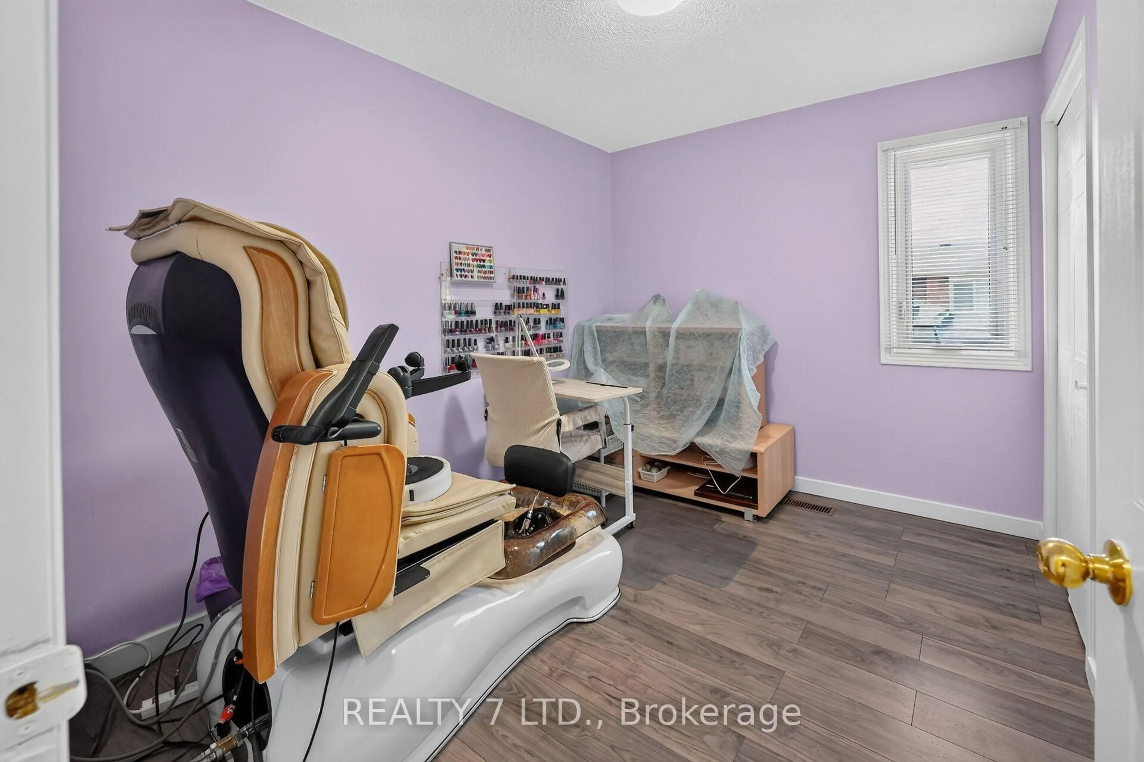 trreb/IMG-X13800282_04aab9a7-82ec-4b97-9ce8-dfb6b8f61fcf-l.jpg