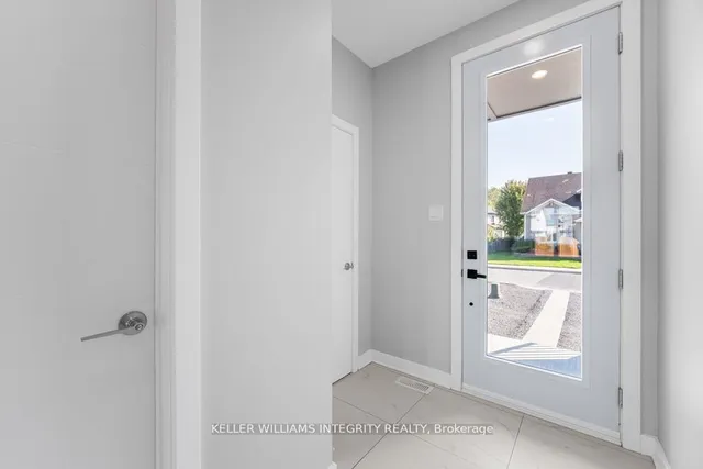875 CONTOUR St #B, Ottawa 5