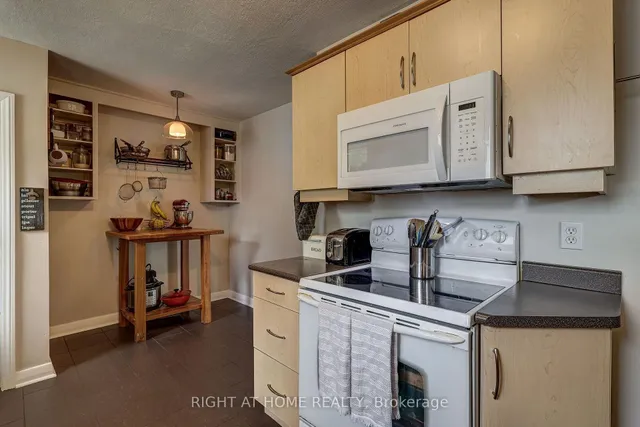 42 Graham Cres, London East 4
