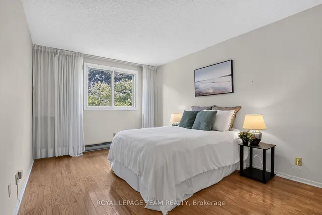 1195 Richmond Rd #202, Ottawa 4