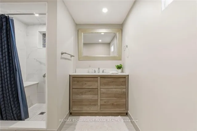 352 East 28th St, Hamilton 4