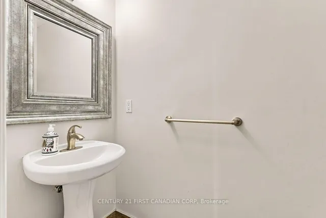 1687 Coronation Dr, London North 4