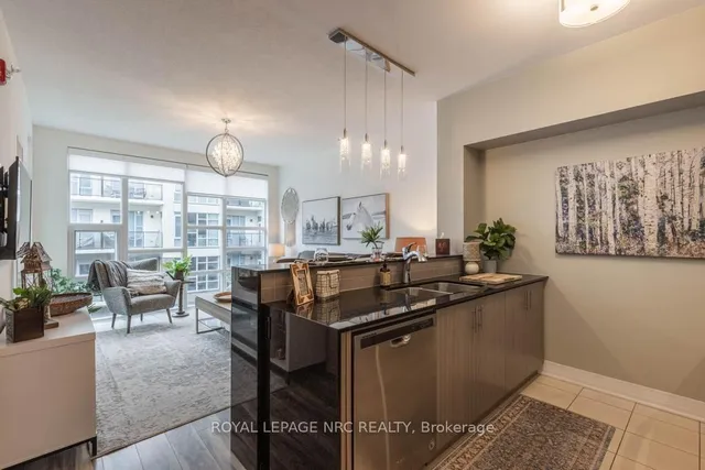 10 Concord Pl #412, Grimsby 4
