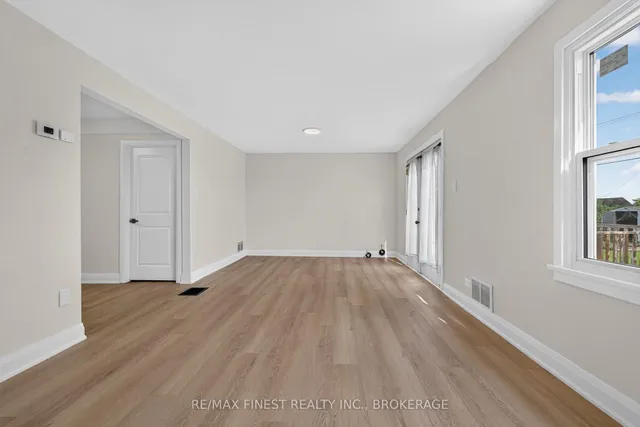 17 London Ave, Prince Edward County 5