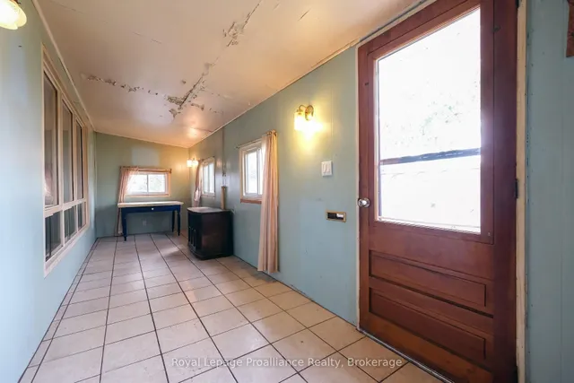 39 Centre St, Belleville 5