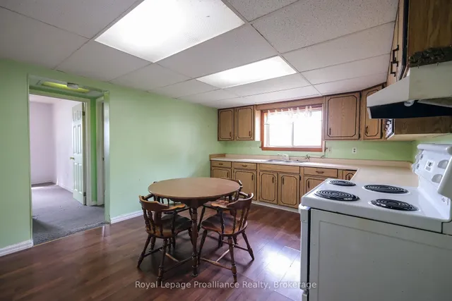 39 Centre St, Belleville 3