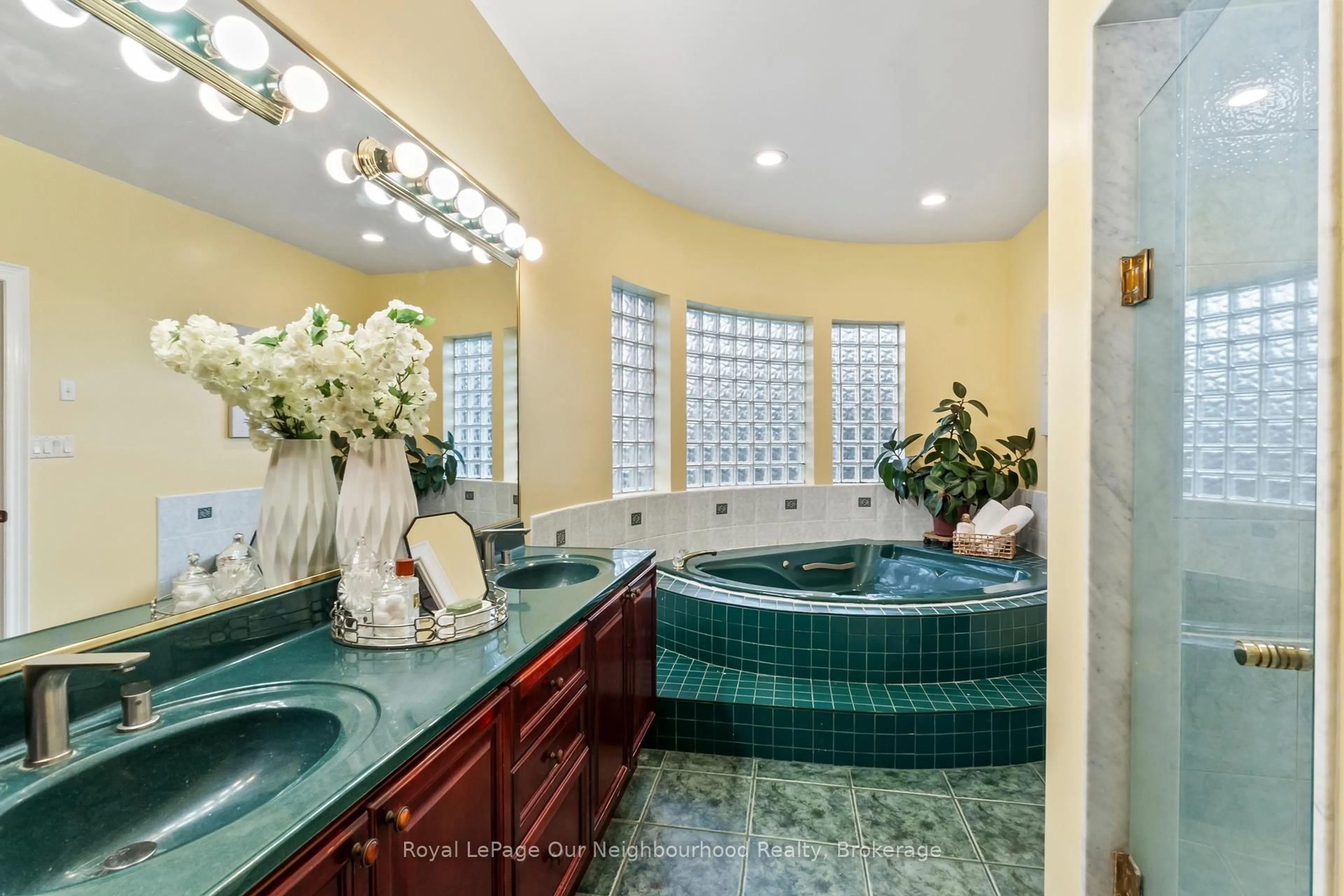 trreb/IMG-X13802984_2dff273d-7695-41e6-ae11-9eec83ca717a-l.jpg