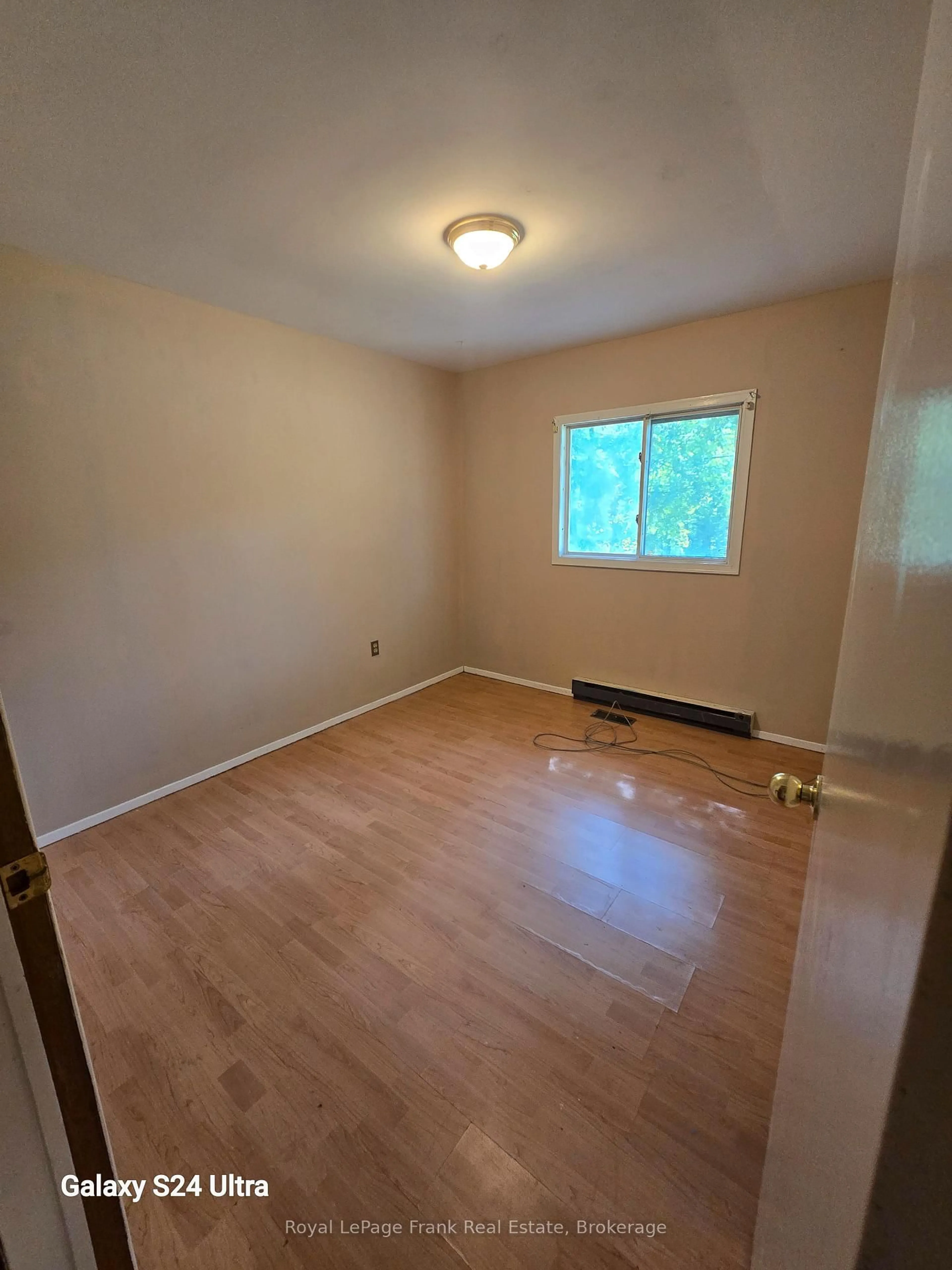 trreb/IMG-X13803000_4e0ca742-8e30-4260-9f93-76ef8e85d41b-l.jpg