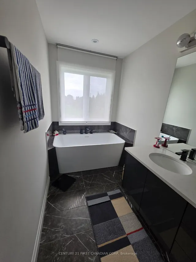 4 McNeil St, Strathroy-Caradoc 3