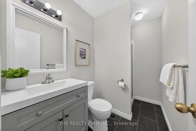 9 Ailsa Pl #5, London South 5