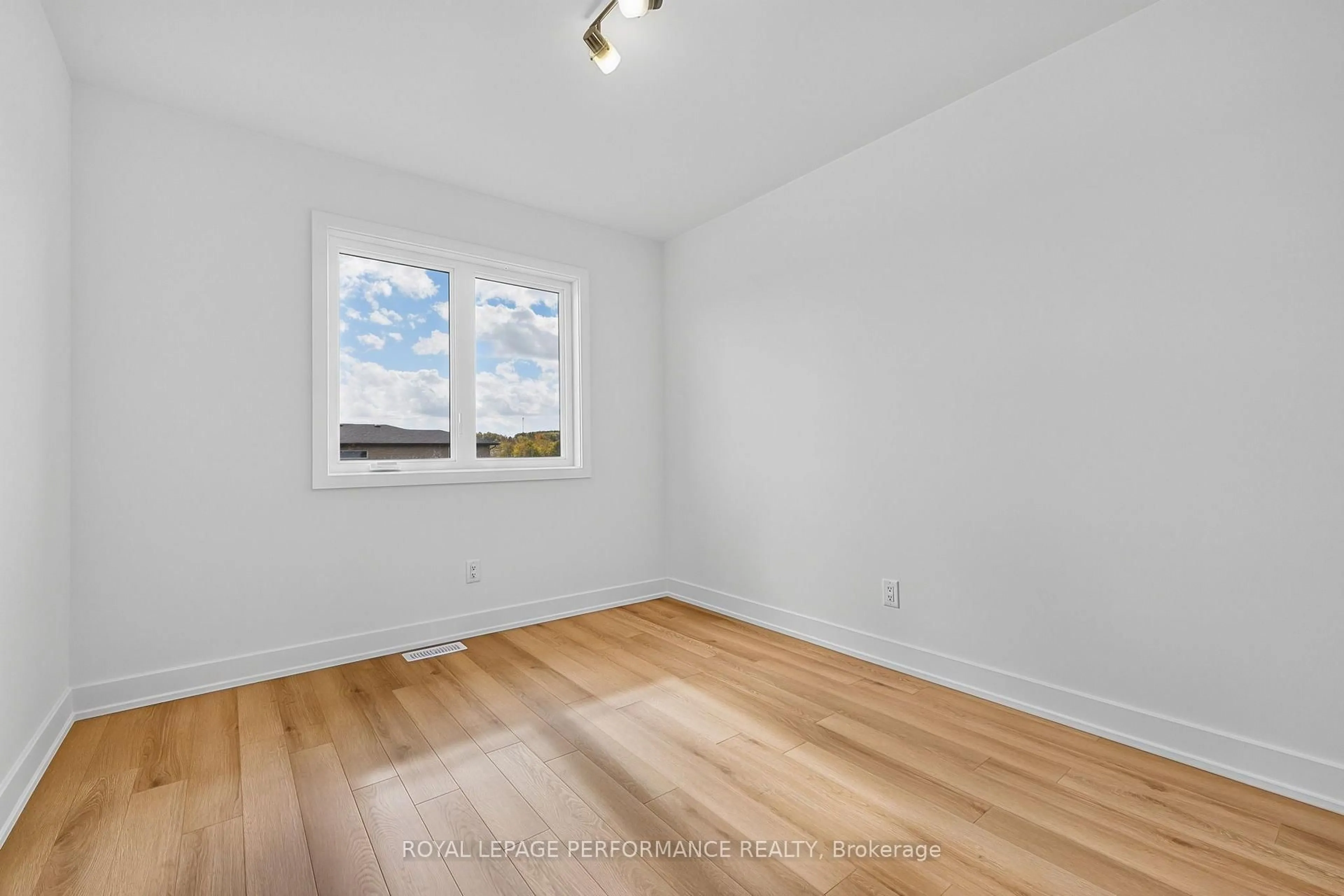 trreb/IMG-X13804020_0ed00a1408853fa64a679313c20721a5ca0eaf14ce9349e96a07137d45100179.jpg