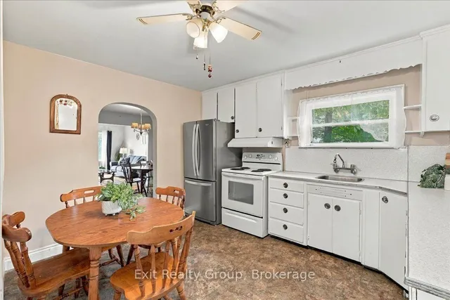 5 Charlotte St, Quinte West 3