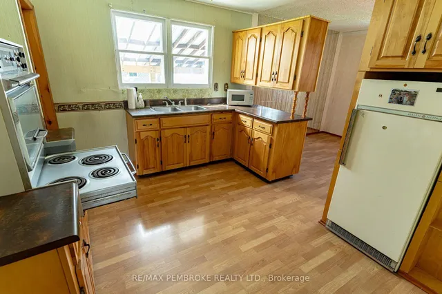 142 Deacon St, Pembroke 5