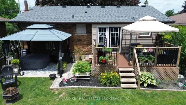 26 Sinclair Ave, St. Thomas 3