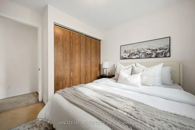 44 Salvia St, London South 2