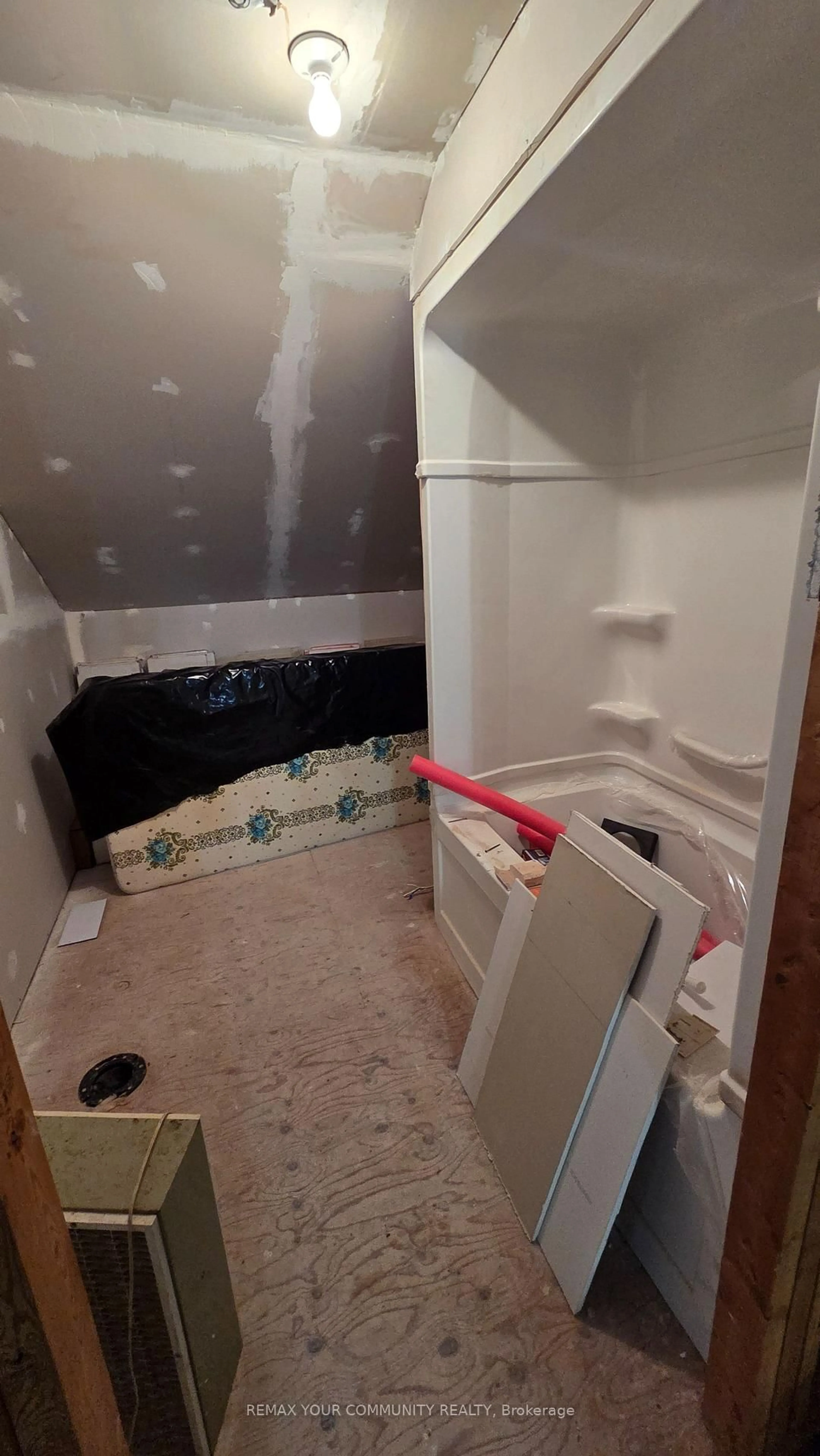 trreb/IMG-X13806572_8c3ef0ce0270ca98fdd2ae0dc22d00dfd24c52e930943d80c7d6bc5f475e4180.jpg