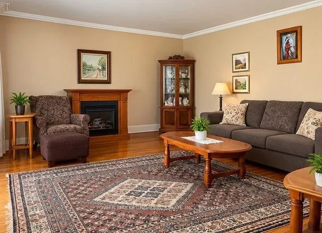 18556 DUNDAS St, South Glengarry 5