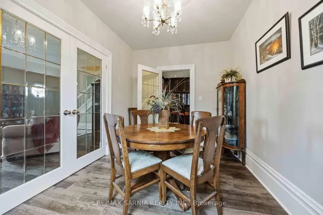 5458 Douglas Line, Plympton-Wyoming 5