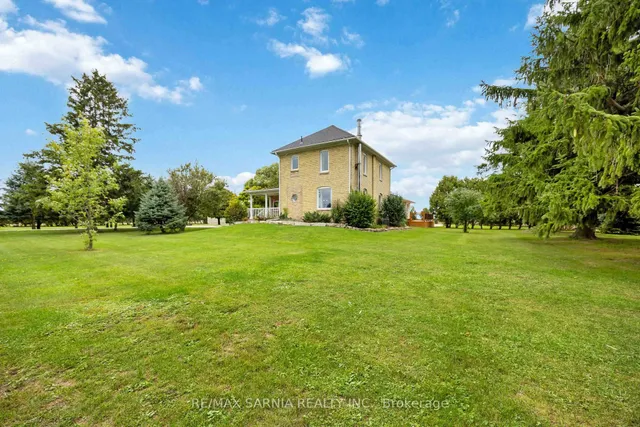 5458 Douglas Line, Plympton-Wyoming 3
