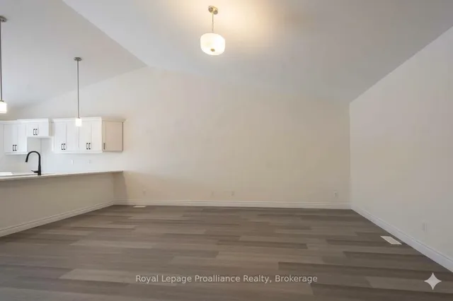 121 Farrington Cres, Prince Edward County 5
