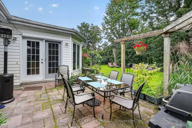 250 Faircrest Rd, Ottawa 2