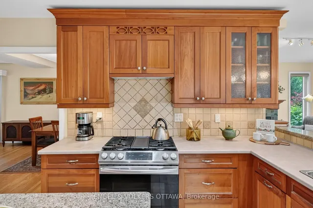 250 Faircrest Rd, Ottawa 5