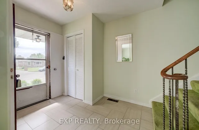 16 Bonnylyn Dr, Waterloo 5