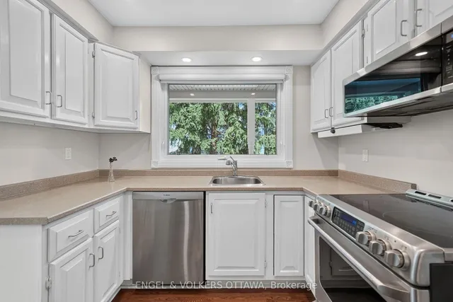 916 Iroquois Rd, Ottawa 3