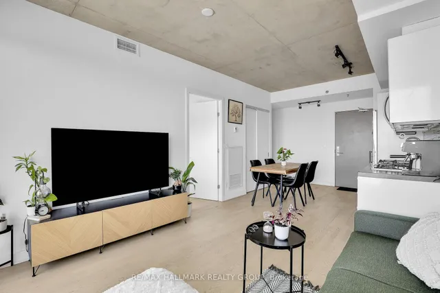 203 Catherine St #1204, Ottawa 4
