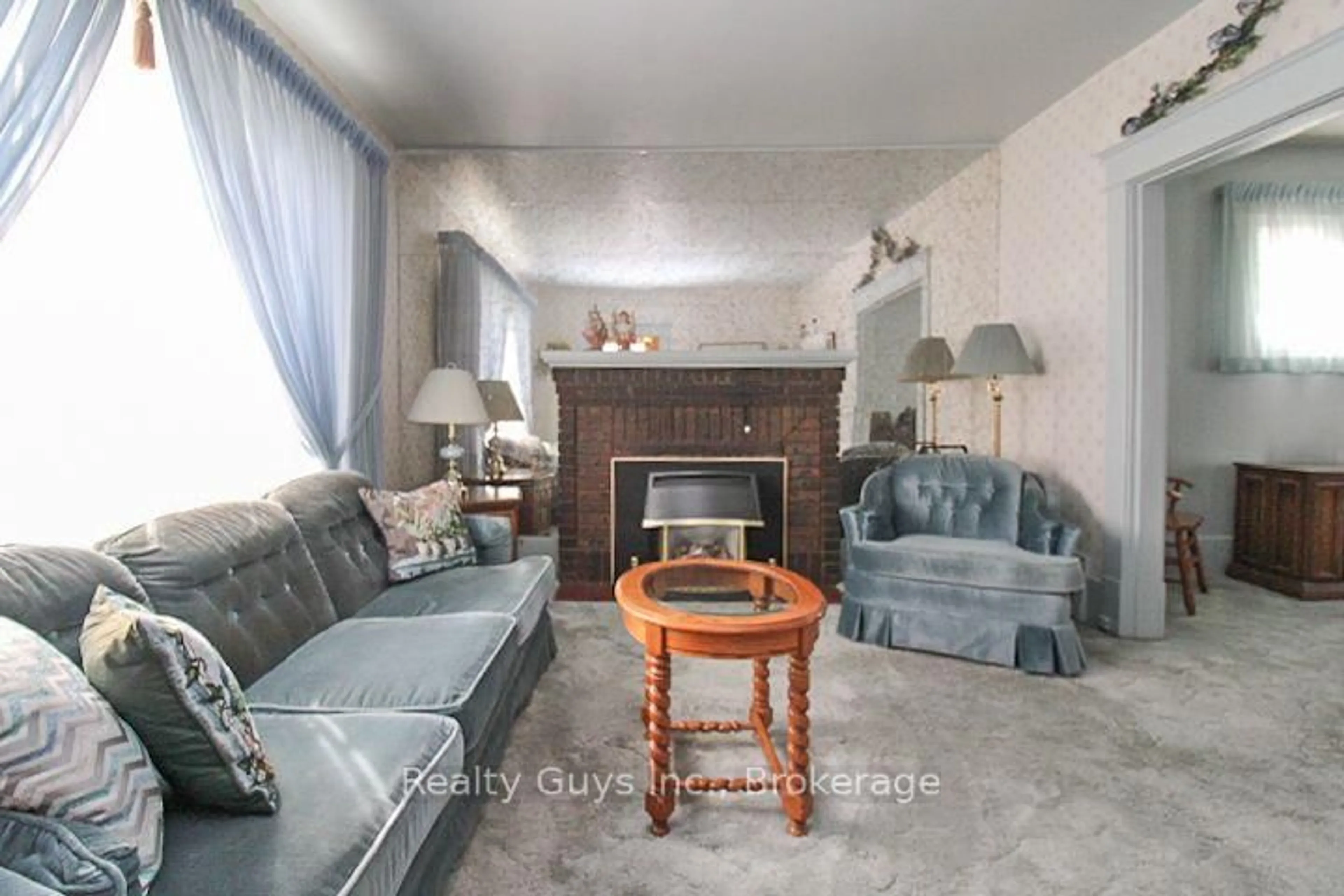 trreb/IMG-X13810264_4fe413d5-7049-42ec-81e8-0c31ac996504-l.jpg