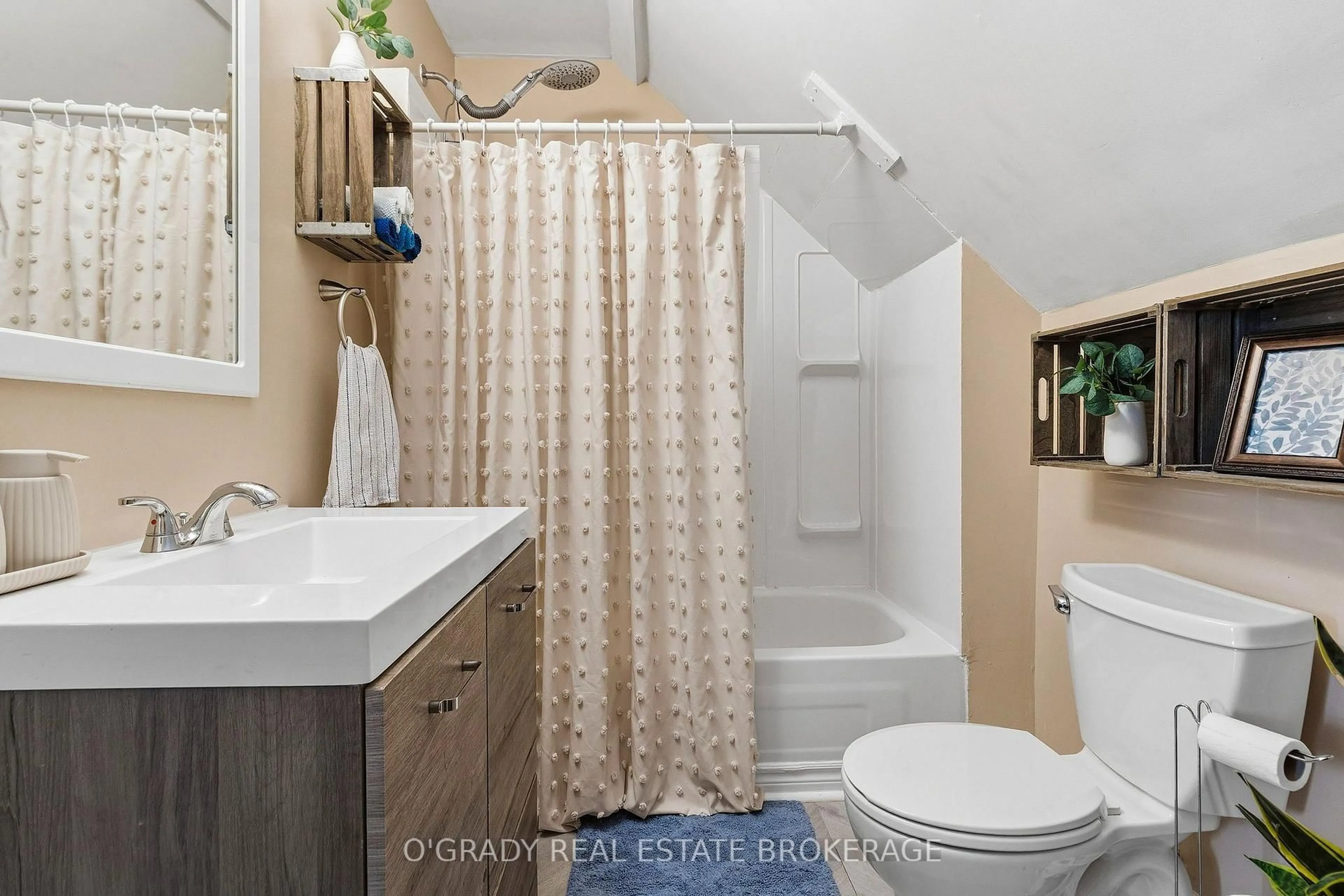 trreb/IMG-X13810854_3d6a5fbe-a2f1-4557-a23c-218bd0a21513-l.jpg