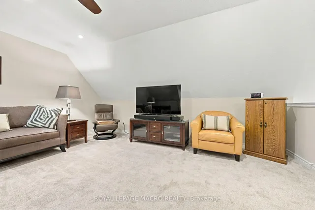31 Book Rd #44, Grimsby 4