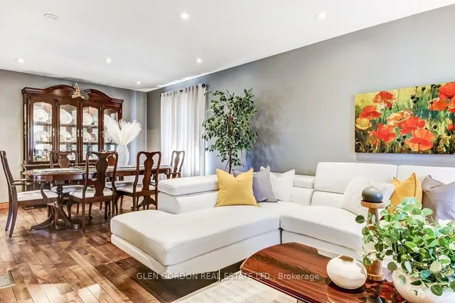 83 Martinet Ave, London East 5