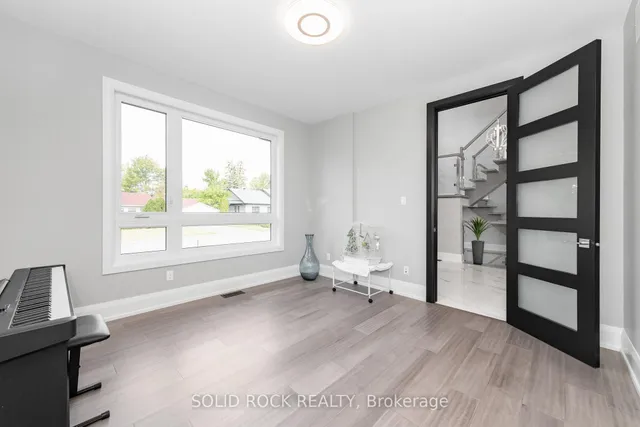 224 Roger Rd, Ottawa 3