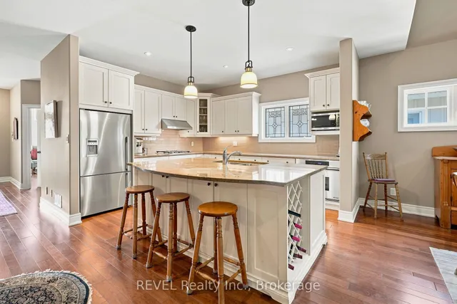 90 Sunrise Crt, Fort Erie 4