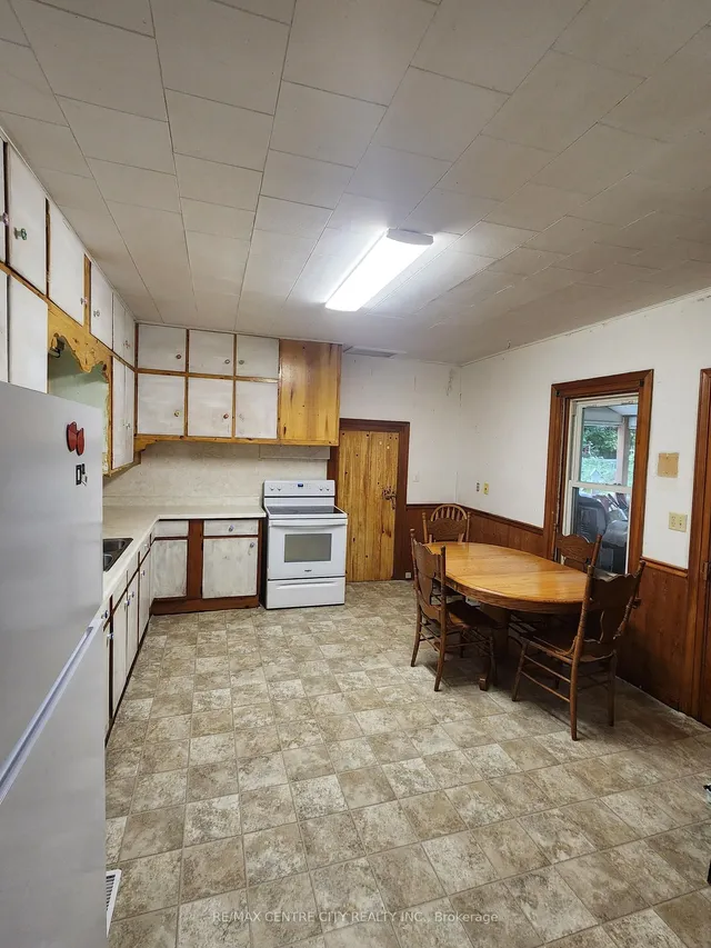 244 Elm St, Chatham-Kent 4