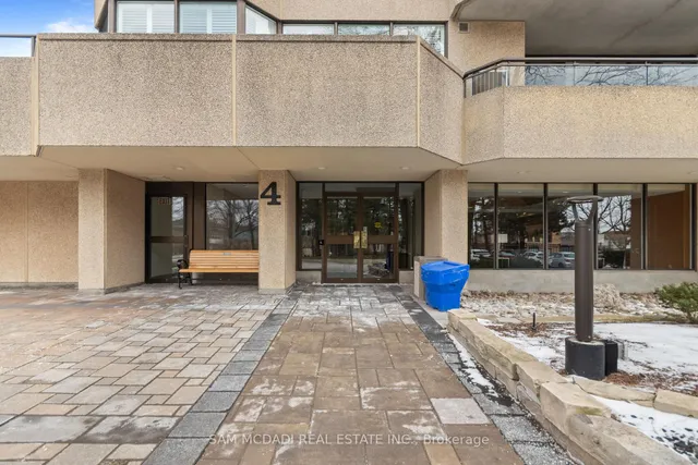 4 Willow St #807, Waterloo 2