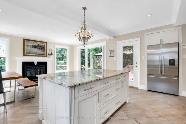 388 Mariposa Ave, Ottawa 4