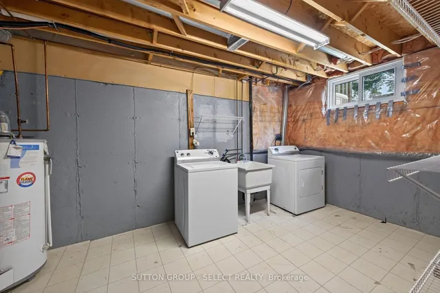 925 Lawson Rd #8, London North 4
