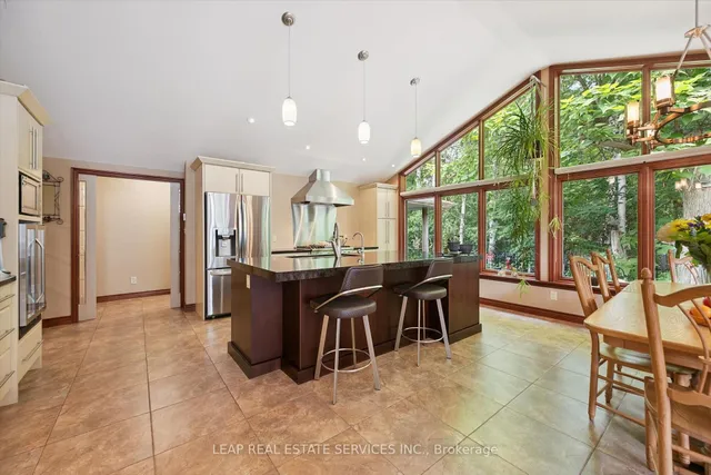 410 Avenue Rd, Cambridge 4