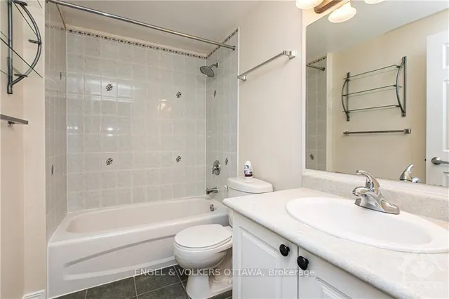 134 York St #602, Ottawa 2