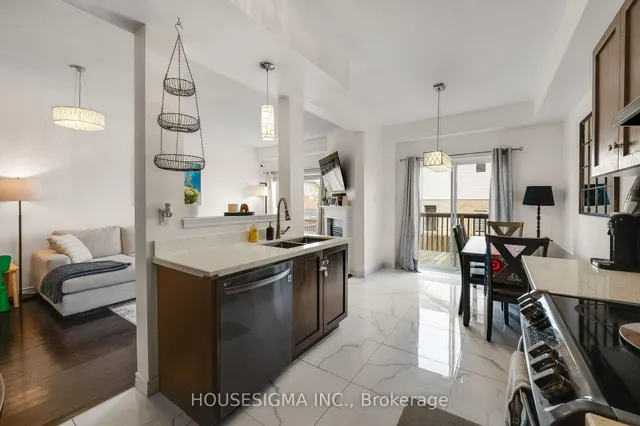 35 Palacebeach Tr, Hamilton 5